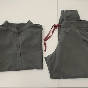 Figs Gray Scrub Set with burgundy pant string